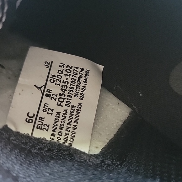 Nike Kids Black and White Sneakers - Picture 5 of 5